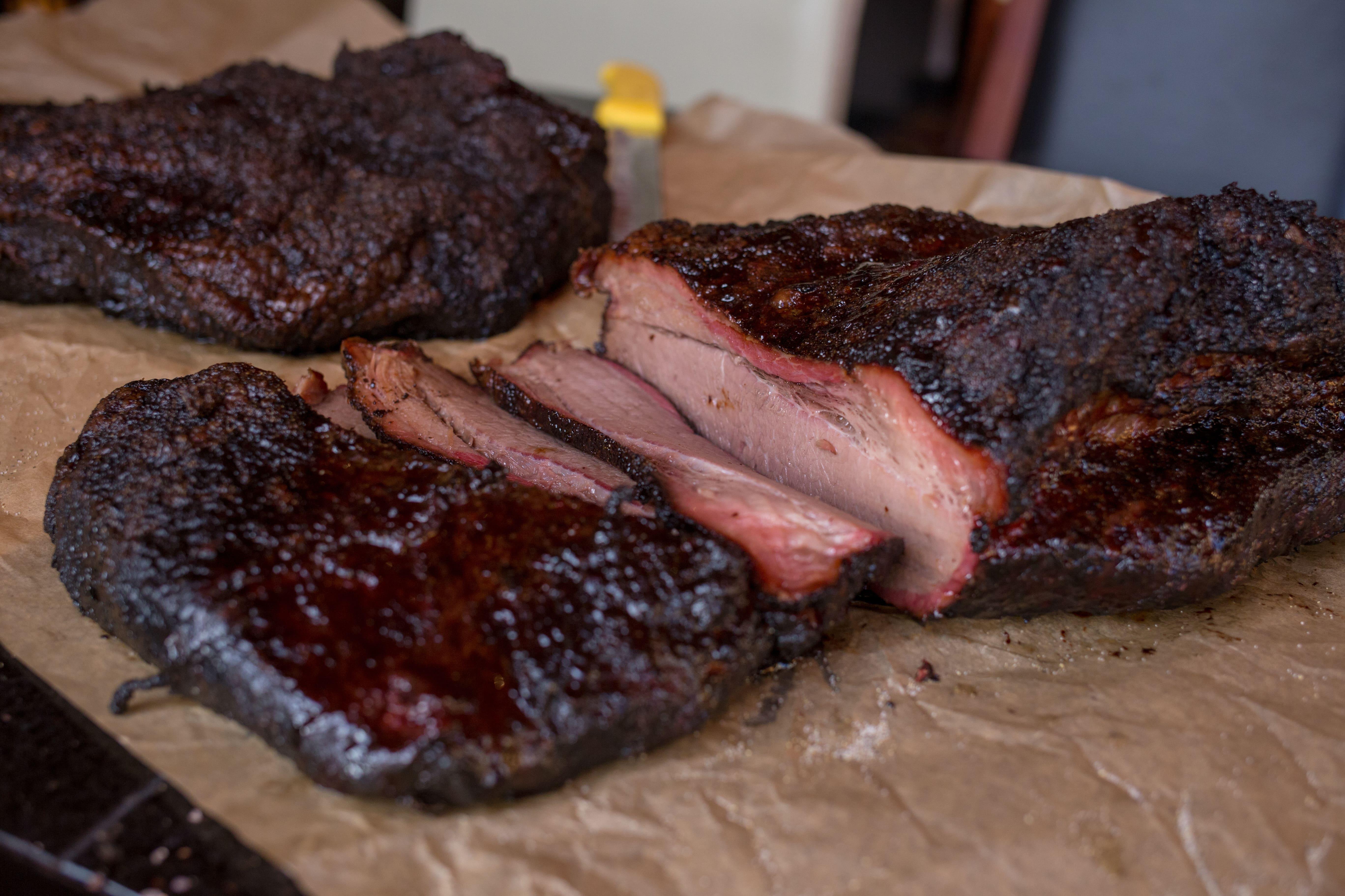 Smoking Brisket wrapped in Foil vs Butcher Paper - Brisket Series part 1 of  3 