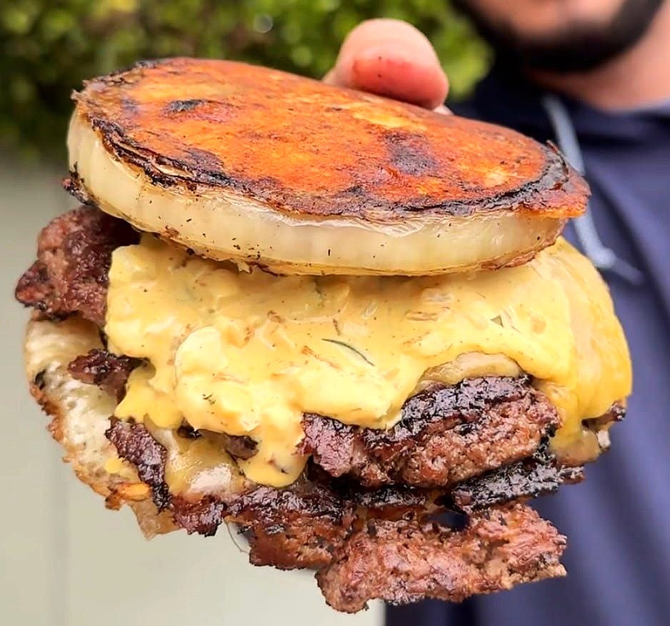 Best Seasoning for Smash Burgers: What Flavorings to Use & When